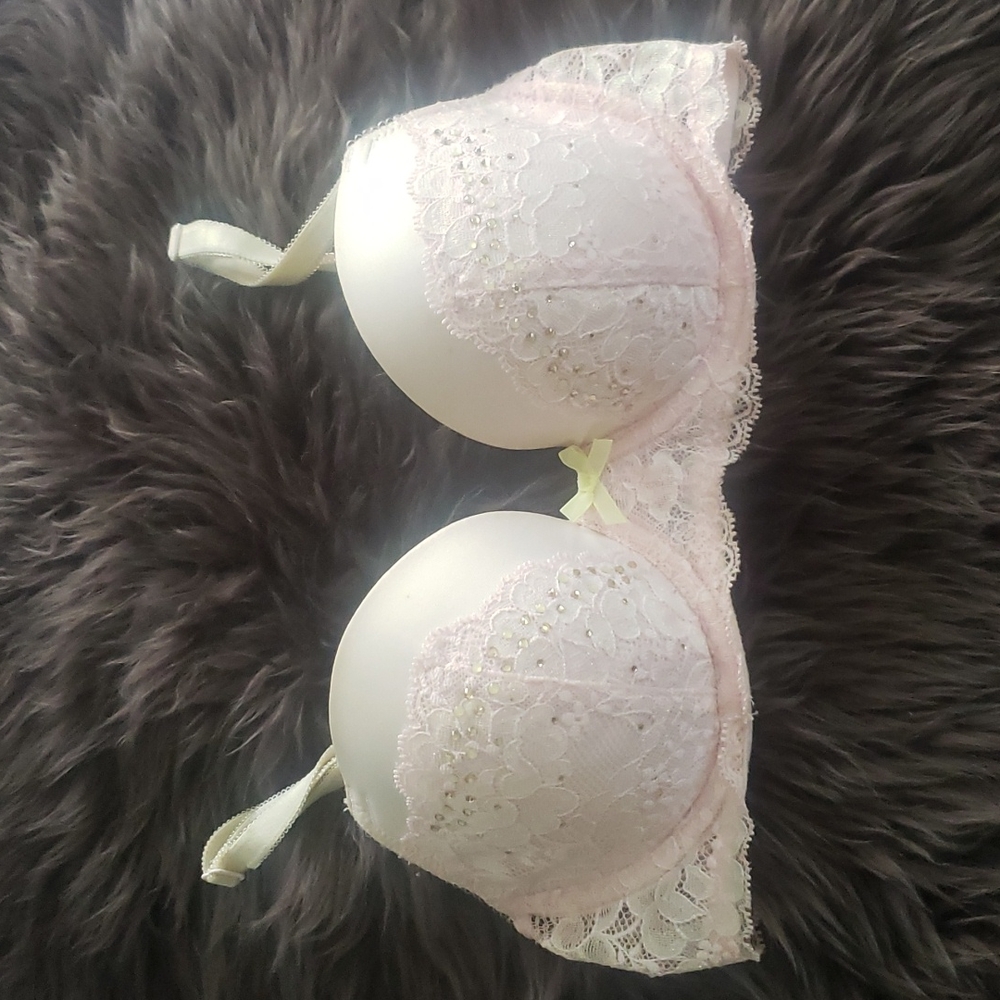 Pre-owned Victoria's Secret Limited Edition Pink Lace Swarovski Crystal Bra